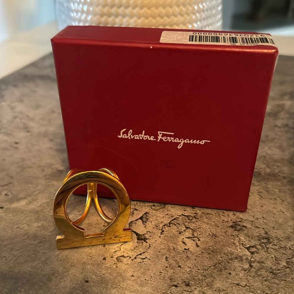 Excellent condition Salvatore Ferragamo scarf ring comes with the box